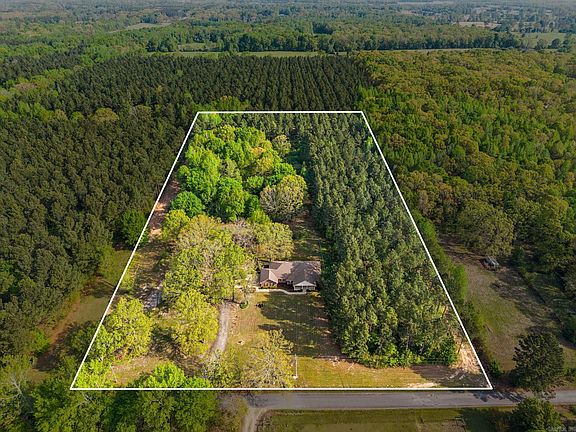 5th image of 372 Woodlawn Rd
