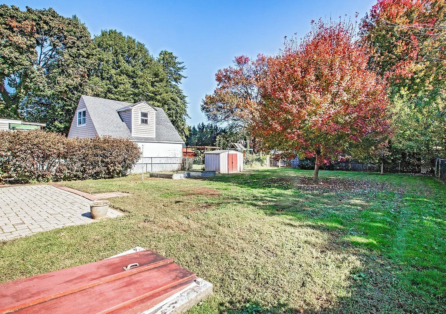 Charming 4 bedroom, 2 bath in Boxwood Addition — Photo 3