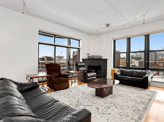 3rd image of 1301 W Washington Blvd APT 407