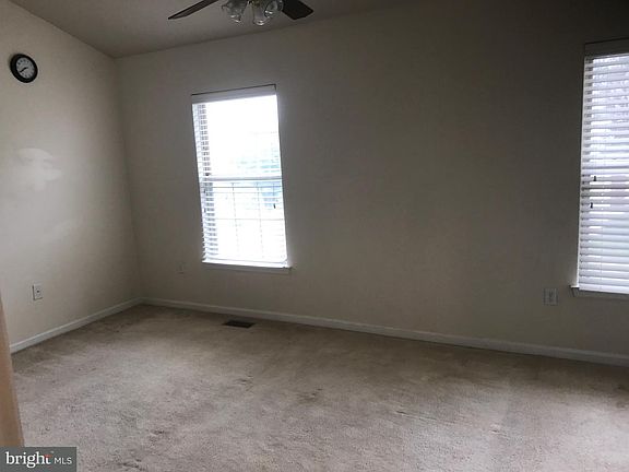 4th image of 1930 Heatherbrook Ct
