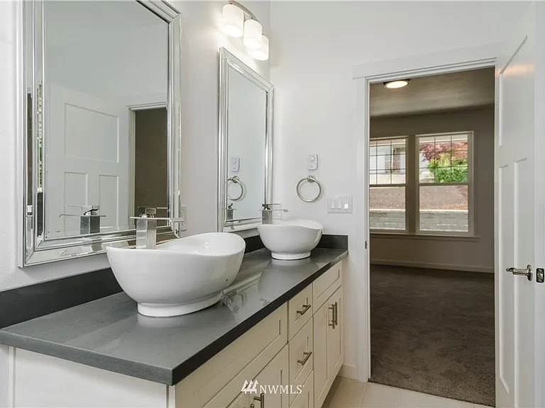 116 S 42nd St — Photo 14