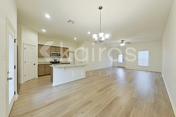 3 bed, 2.0 bath, 1593 sqft, $1,895 — Photo 4