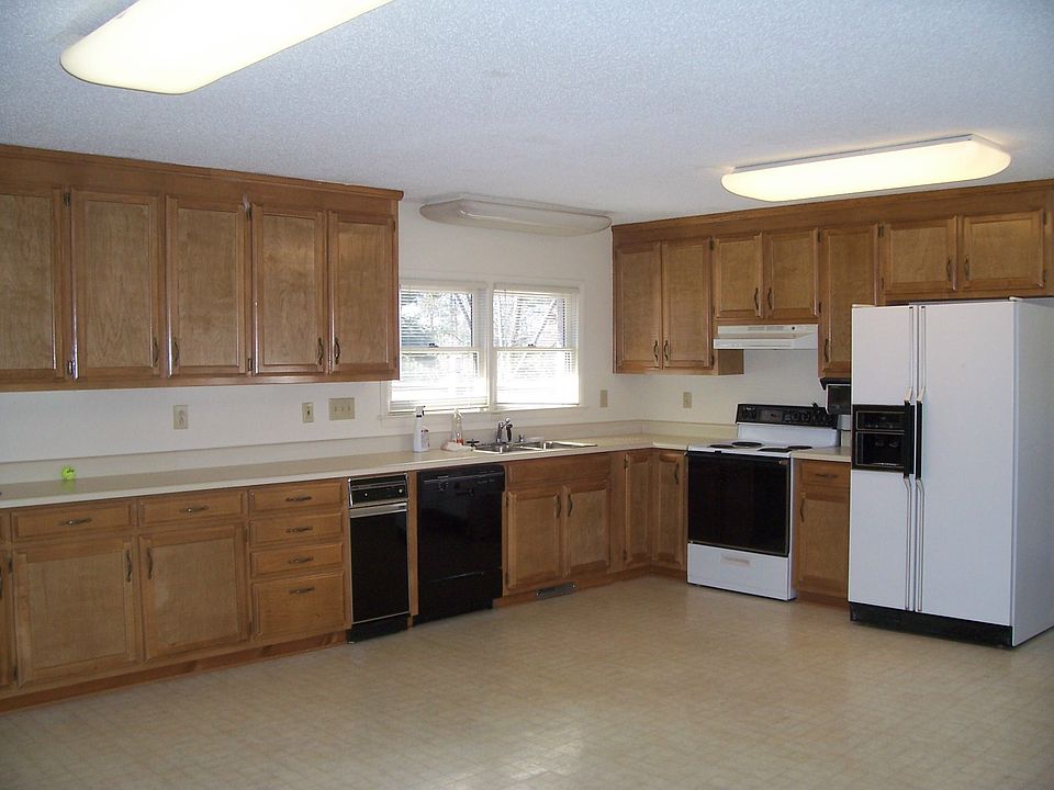 2nd image of 310 Cole Dr SE