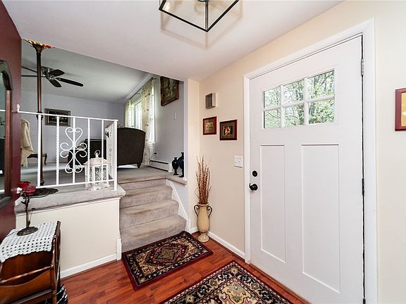3rd image of 11 Gateway Dr