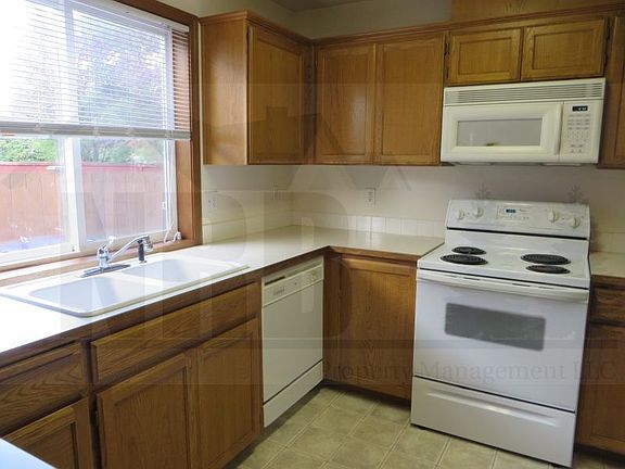 4th image of 5102 E D St