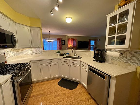 3rd image of 2435 Stoughton Cir