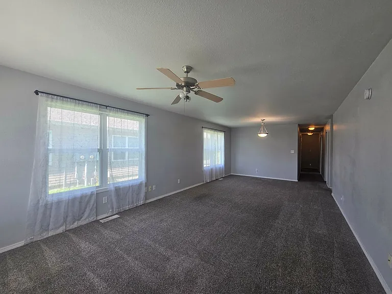 906 Whitetail Ct — Photo 3