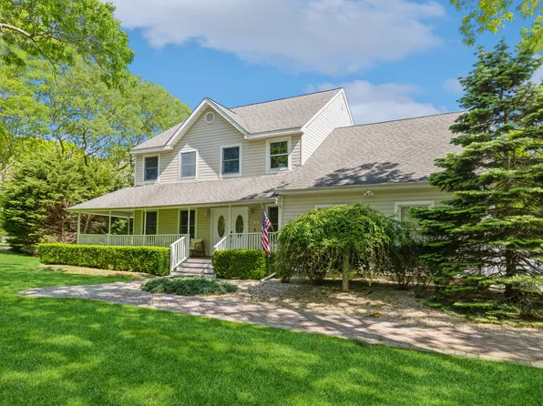 173 Bay Ave E, Hampton Bays, NY 11946