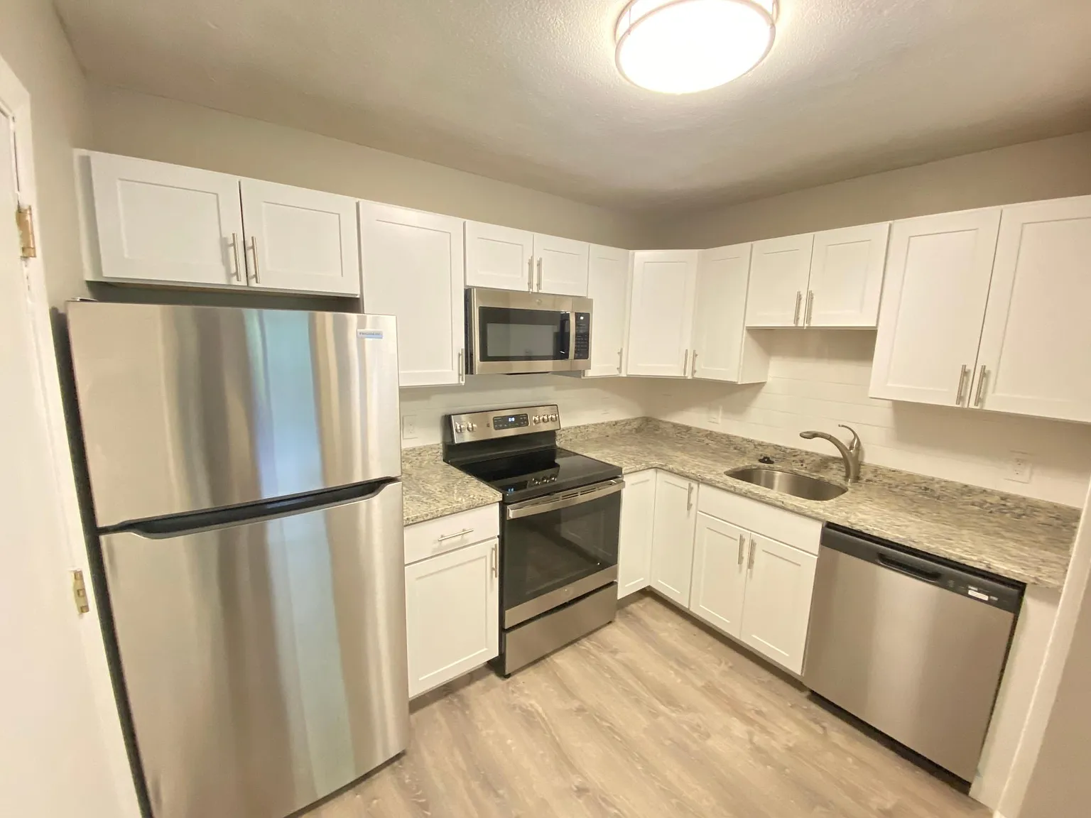 2 bed, 1025 sqft, $2,850 — Photo 3