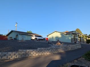 71651 SW Valley View Dr, Pendleton, OR 97801