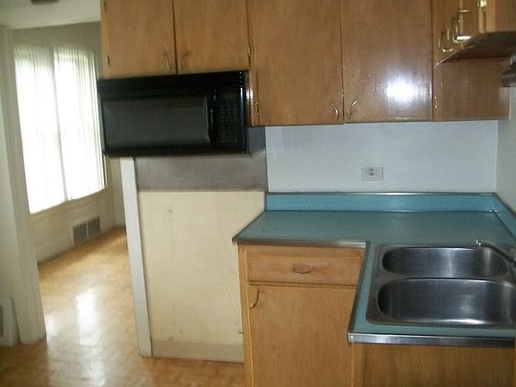 3rd image of 921 Glenwood Ave