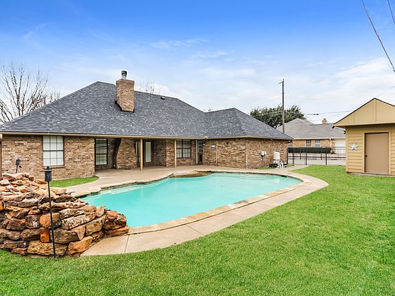 2nd image of 412 Flagstone Dr