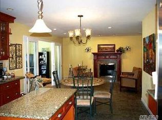 4013 Darby Ln, Seaford, NY