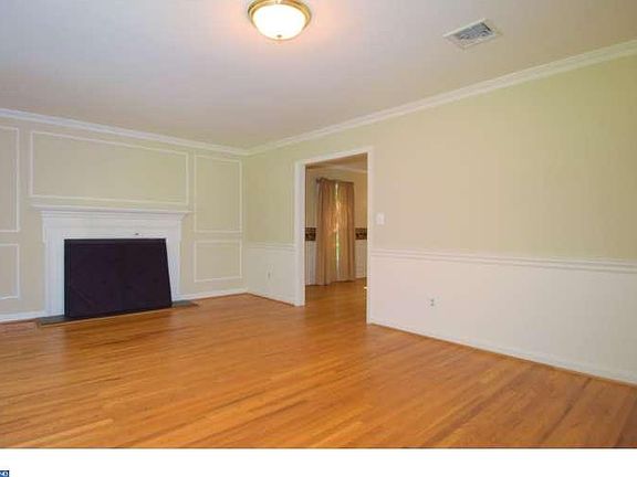 5th image of 1785 Hamilton Dr