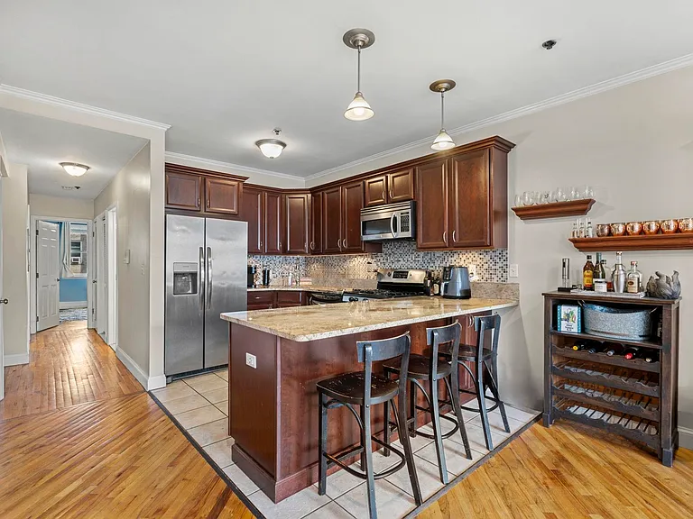321 Monroe St #4 — Photo 7