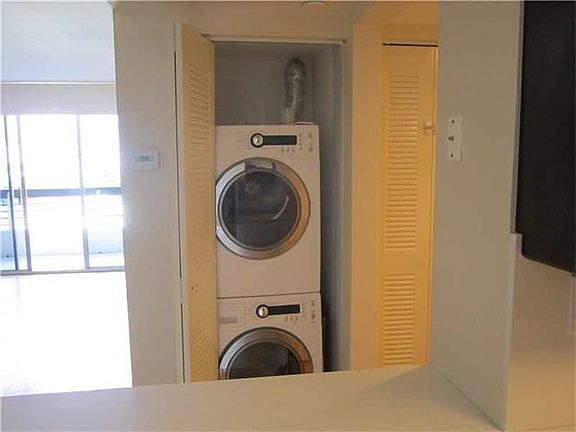4th image of 19101 NE 36th Ct APT 703
