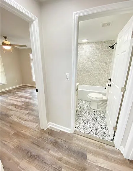 642 W 42nd St #B — Photo 9