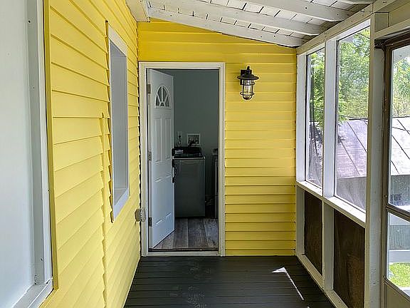 screened in back porch 