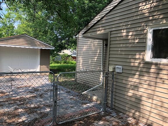 4th image of 32520 Newaygo St