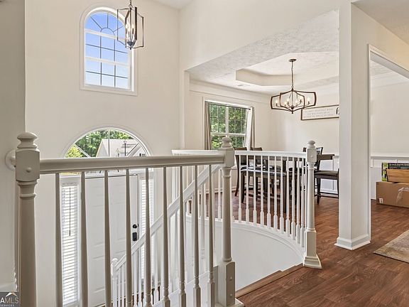 4th image of 863 Clifton Rdg