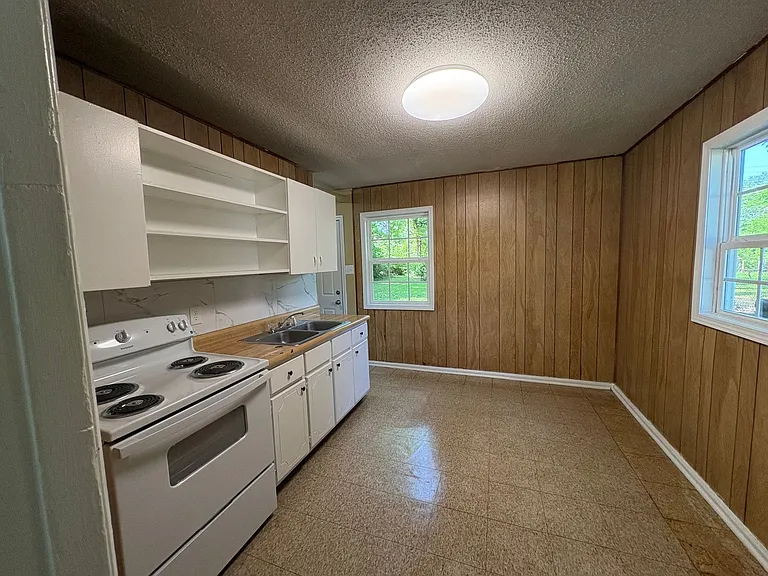 4889 Montgomery Rd — Photo 8