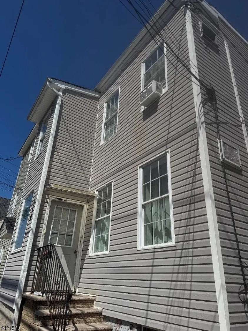 116 Redwood Ave photo 1