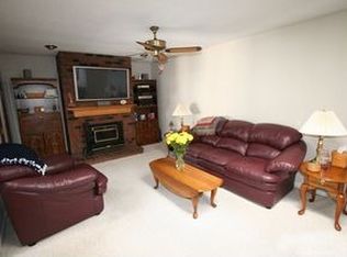 16 Prince Dr, Florissant, MO