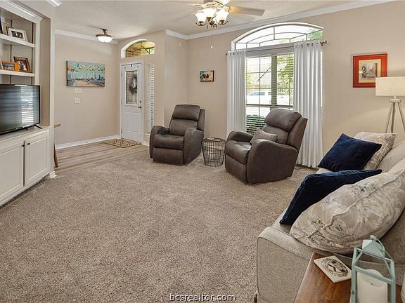 4th image of 215 Hartford Dr