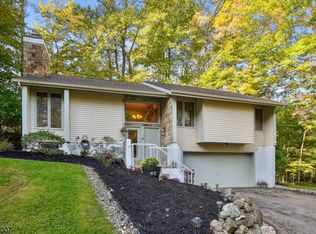 40 Sandpiper Dr, Hackettstown, NJ 07840