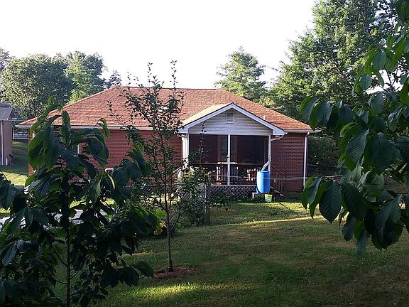 3rd image of 315 Lowland St SE