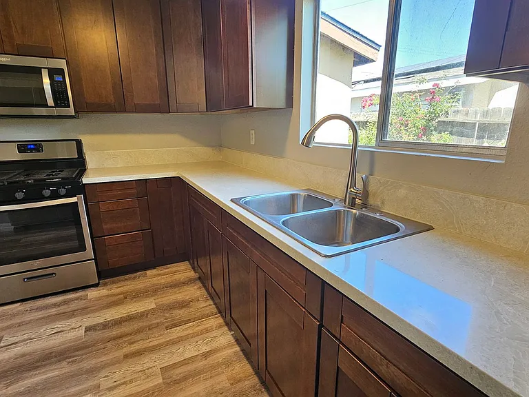 610 Daisy St — Photo 4
