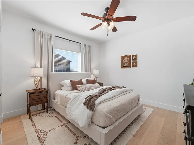 570 S Point Ct — Photo 10