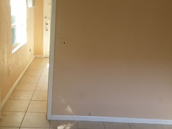 3rd image of 2588 NE 182nd Ter