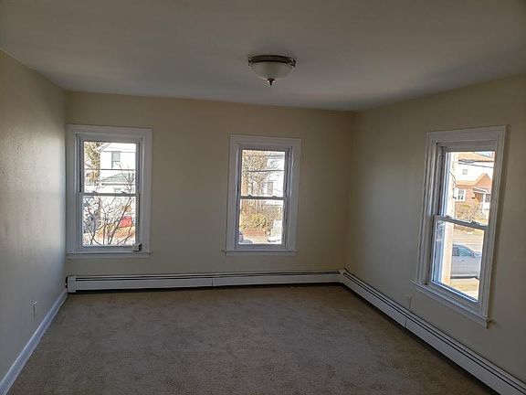 4th image of 68 W Jamaica Ave