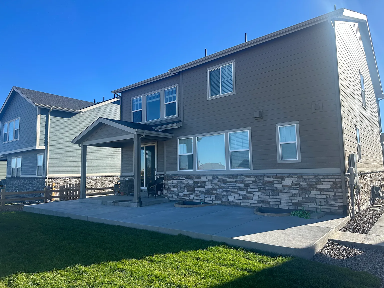 5 bed, 2.5 bath, 2620 sqft, $4,000 — Photo 2