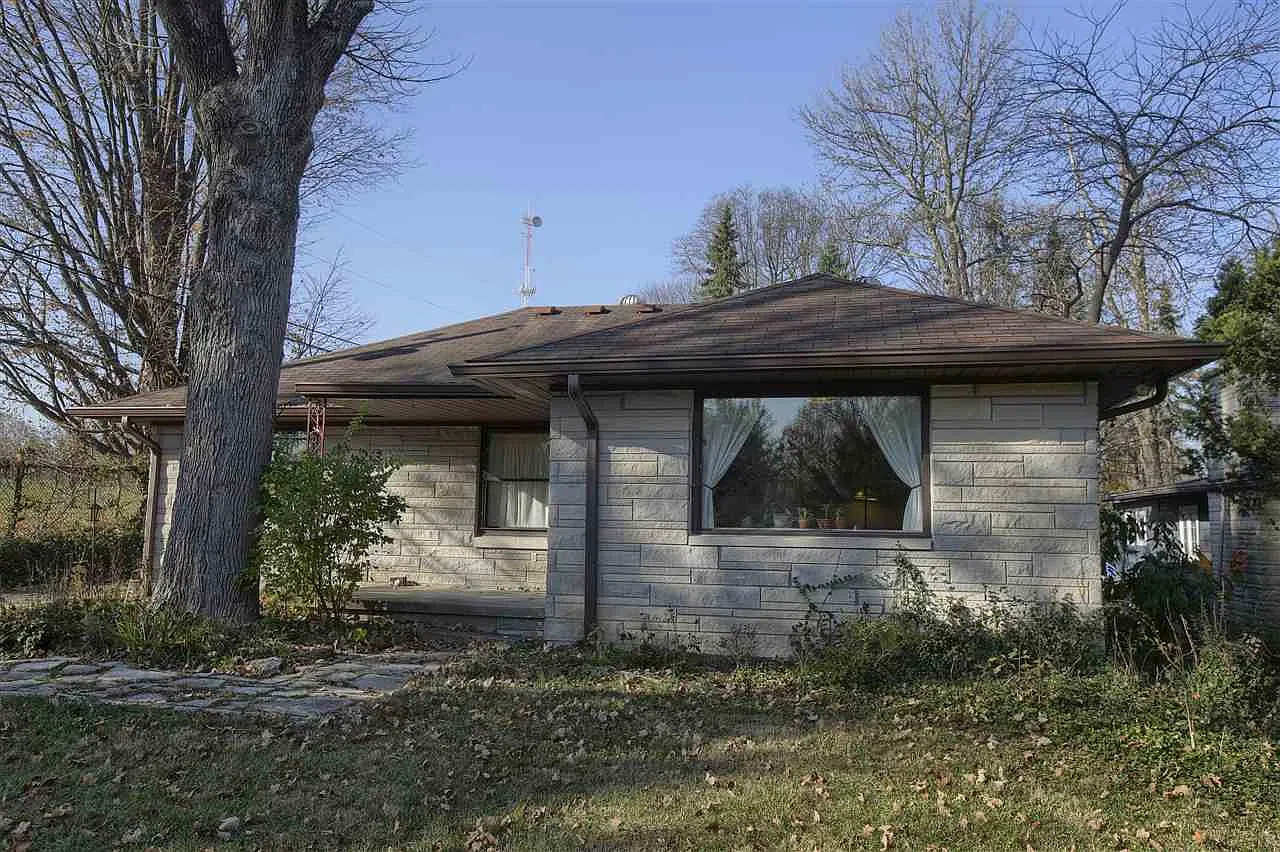 1040 S Mitchell St photo 1
