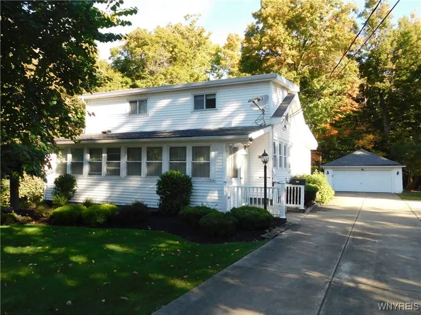 5702 Berg Rd, Buffalo, NY 14218