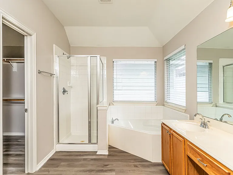 419 Creekview Dr — Photo 12