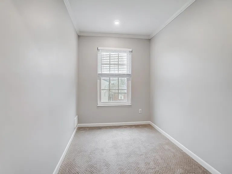 1804 Cliffview Ln — Photo 38