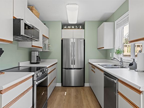 4th image of 650 Windward Way