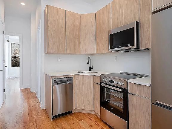 2nd image of 614 Knickerbocker Ave #2L