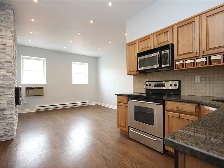 1016 Willow Ave #406 — Photo 1