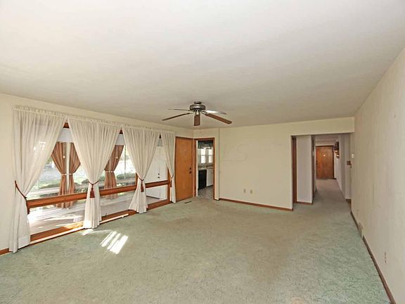 3rd image of 3 Rose Ave