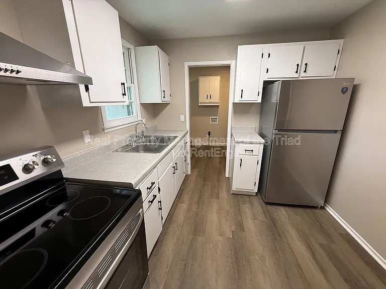 2523 Overbrook Dr — Photo 4