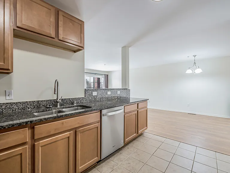 120 W Oakbrook Dr — Photo 5
