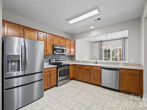 5th image of 9923 Fallon Trace Ave