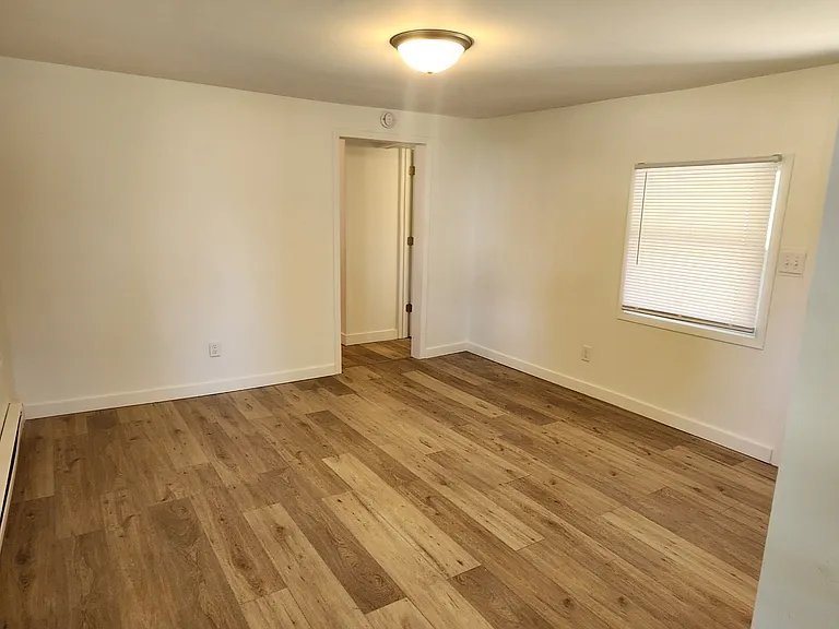 1027 N 9th Ave E — Photo 5
