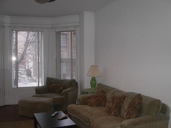 5th image of 1140 W Diversey Pkwy