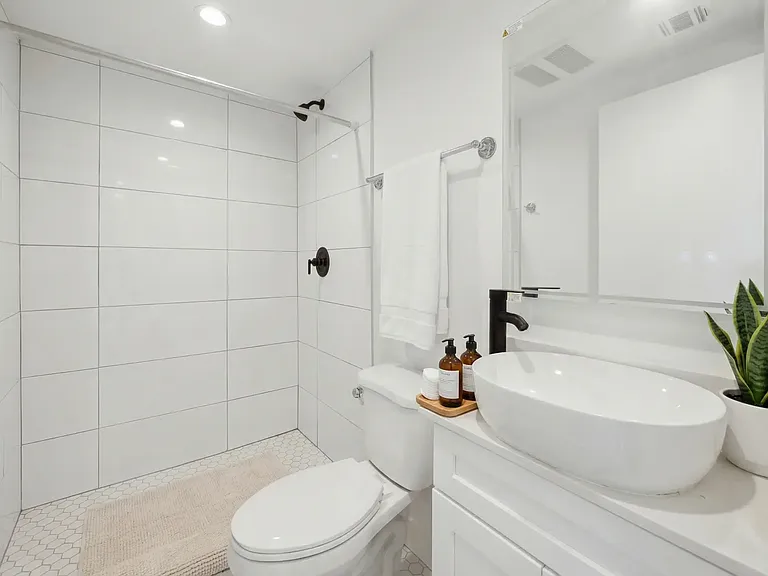 1326 W 35th Pl — Photo 25