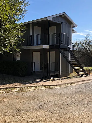214 Joyce St Photo 1